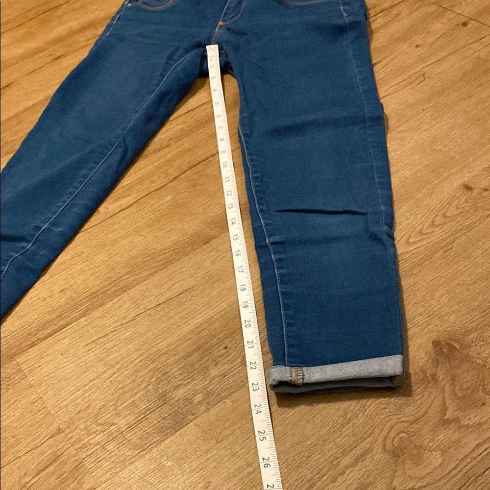 Classic Blue Cropped Ankle Jeans with Rolled Cuffs - Picture 13 of 17